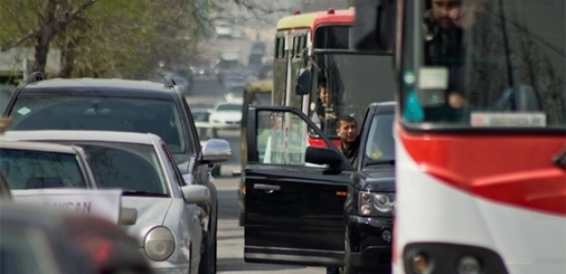 Глава AYNA: Перевозчики из-за заторов снимают автобусы с линии и держат их в парках