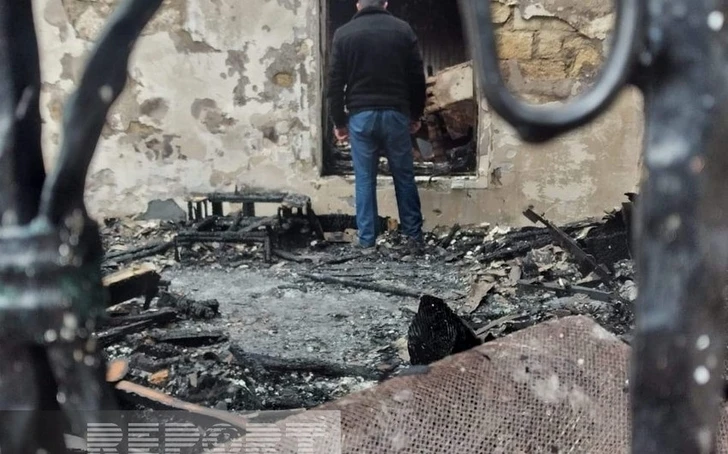 В Геранбойском районе сгорел дом, погиб один человек