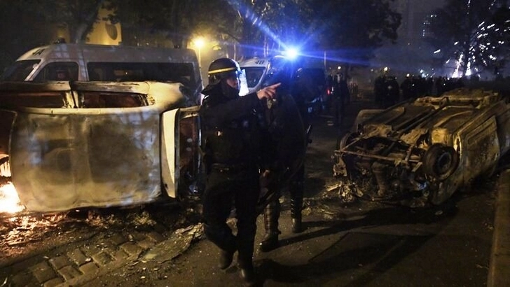 Во Франции за ночь задержали более 700 участников беспорядков - ОБНОВЛЕНО