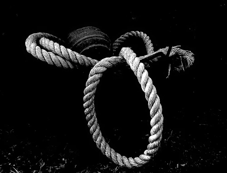 Не смог пережить смерть жены: в Исмайыллы повесился мужчина