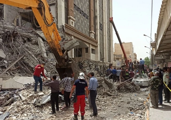 В Иране обрушились здания: есть погибшие и раненые - ОБНОВЛЕНО/ВИДЕО