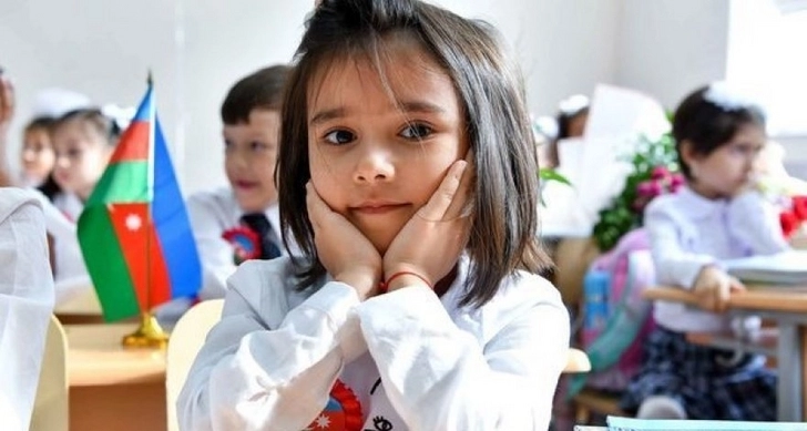 В Азербайджане начинается перевод школьников