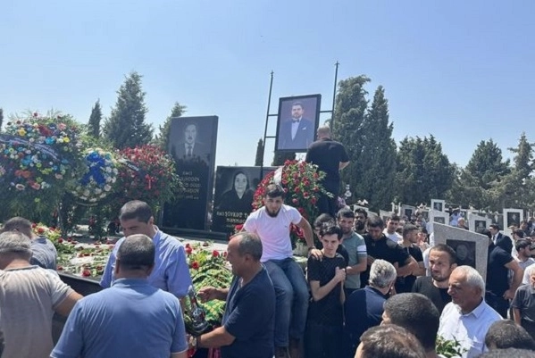 Похоронен погибший в ДТП с участием блогера Nikosayağı сын бизнесмена - ФОТО
