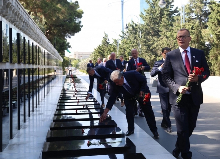 Председатель Национального совета Словакии Борис Коллар посетил Шехидляр хиябаны - ОБНОВЛЕНО/ФОТО