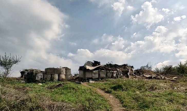 Обнародованы кадры оставленных боевых позиций на дороге Шуша - Ханкенди - ВИДЕО