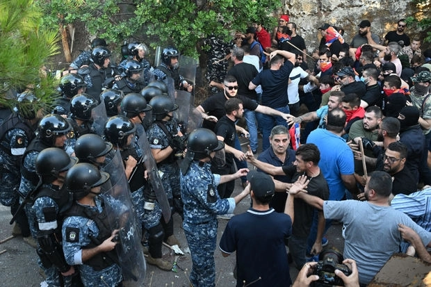 При отражении нападения армянских группировок на посольство Азербайджана в Ливане ранены 25 полицейских