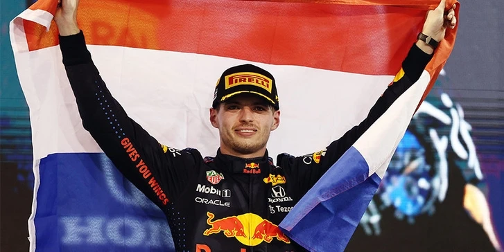 Макс Ферстаппен в третий раз подряд стал чемпионом «Формулы-1»