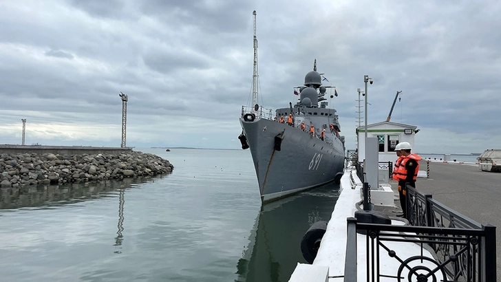 Корабли Каспийской флотилии ВМФ России прибыли с дружественным визитом в Баку - ФОТО