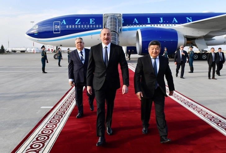 Президент Ильхам Алиев прибыл с визитом в Кыргызстан - ФОТО