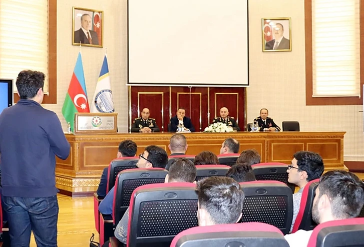 В Бакинском государственном университете состоялась встреча со студентами на военно-патриотическую тему - ФОТО