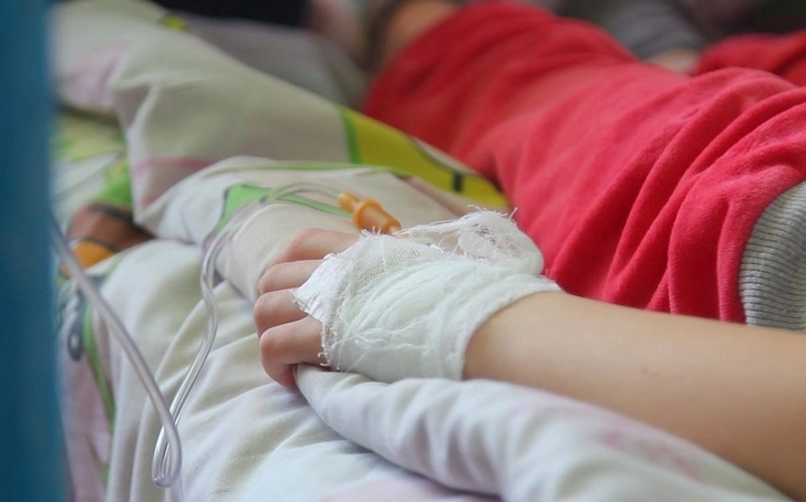 В Баку пятилетний ребенок получил тяжелые травмы в ДТП