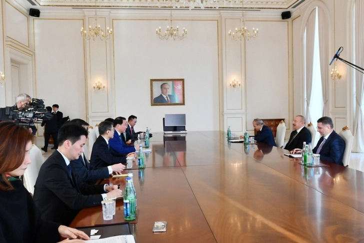 Ильхам Алиев принял председателя Торгово-промышленной палаты Республики Корея и группы компаний SK Group