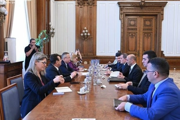 Джейхун Байрамов встретился с председателем Сената Румынии - ФОТО