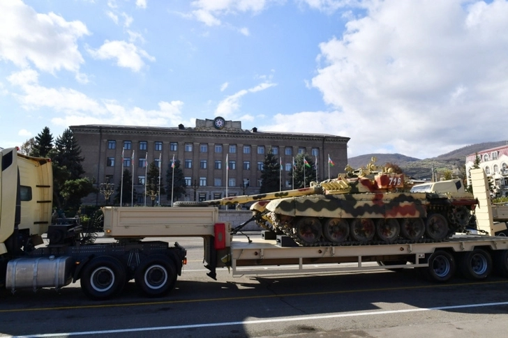 На параде Победы в Ханкенди продемонстрирована часть трофейной военной техники - ФОТО
