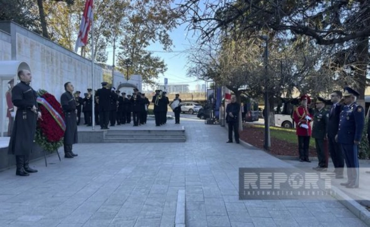 Делегация Минобороны Азербайджана посетила памятник Гейдару Алиеву в Тбилиси - ОБНОВЛЕНО - ФОТО