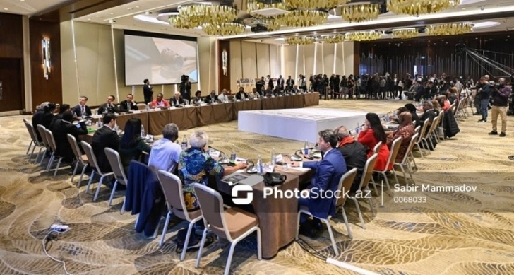 Франция никак не может избавиться от колониальных привычек - репортаж канала «Россия 24» с конференции в Баку
