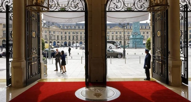 Пропавшее в парижском отеле кольцо стоимостью почти €1 млн нашли в мешке пылесоса