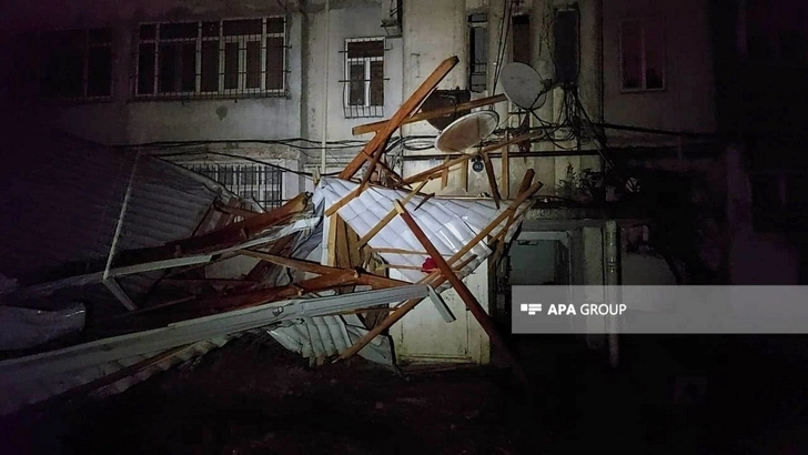 Media.az - Новости Азербайджана - В Гяндже ветер снес крышу девятиэтажного жилого дома  - ОБНОВЛЕНО/ФОТО/ВИДЕО