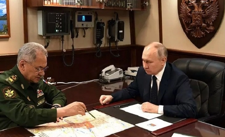 Шойгу доложил Путину о взятии под контроль украинского населенного пункта Марьинка