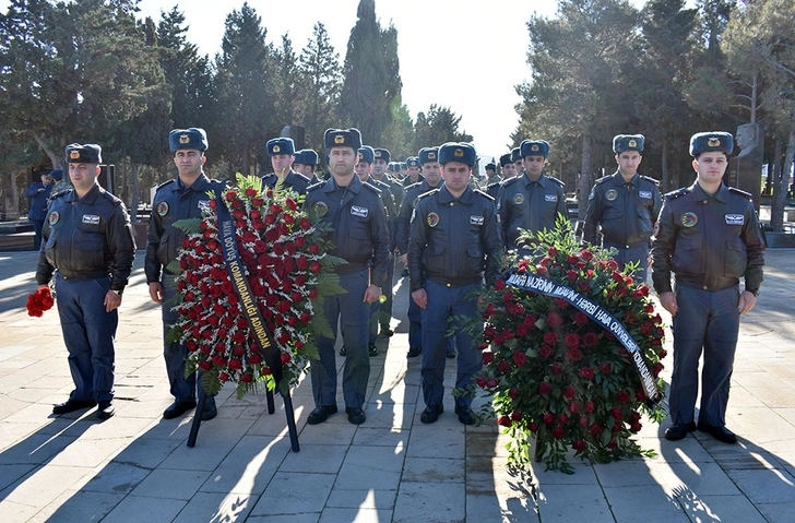 Военнослужащие побывали на могиле военного летчика Рашада Атакишиева - ФОТО/ВИДЕО