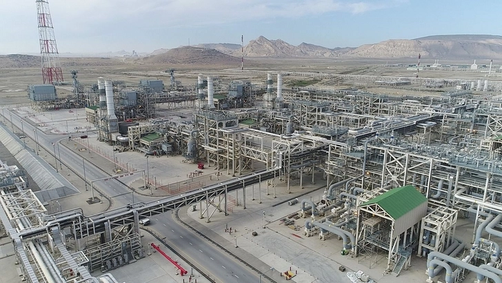 Нефтехимические предприятия в центре Баку планируется перенести в Сангачал и Алят
