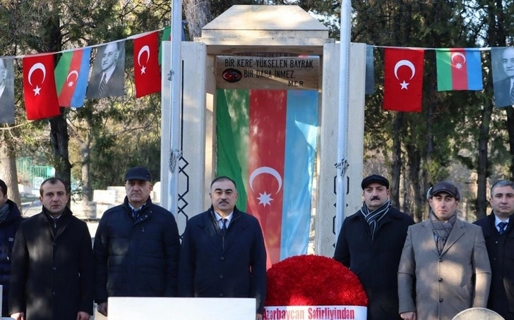 Коллектив посольства Азербайджана в Турции посетил могилу Мамеда Эмина Расулзаде  - ФОТО