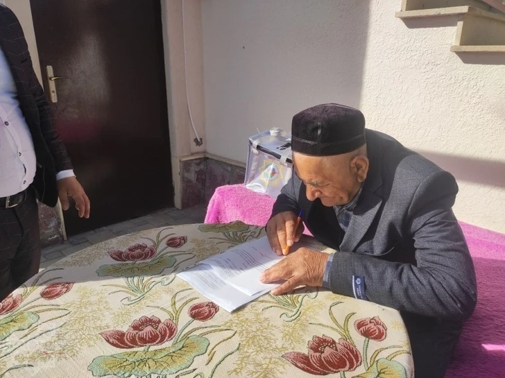 Для старейшего избирателя села Талыш организовано голосование на дому - ФОТО