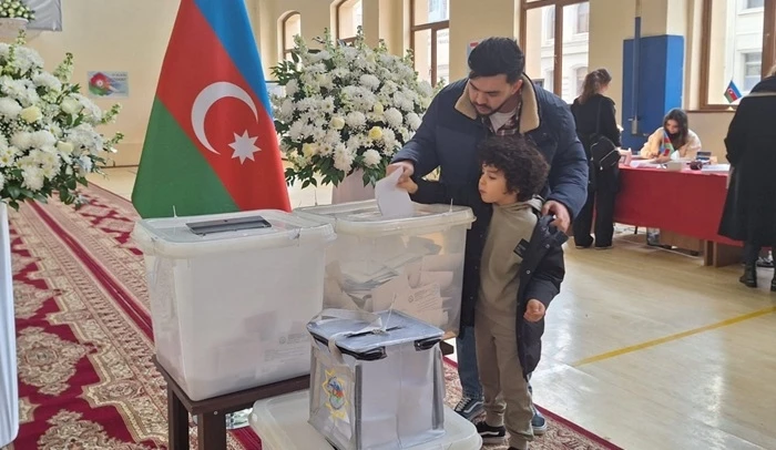 Вагиф Нагиев: Сегодня впервые голосую в Азербайджане, выборы проходят четко и прозрачно