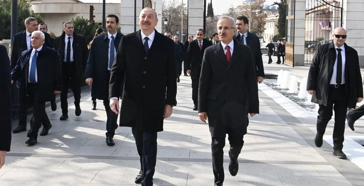 Президент Ильхам Алиев посетил в Анкаре памятник Гейдару Алиеву - ФОТО/ВИДЕО