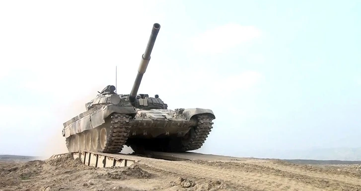 Минобороны: Проводится «Курс подготовки экипажей танков и боевых машин» - ВИДЕО
