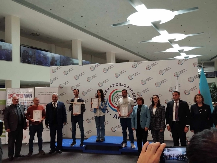 В Бакинском стрелковом центре прошли соревнования по пулевой стрельбе среди представителей СМИ - ФОТО