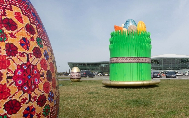 Магия Новруза в бакинском аэропорту: ковры, самолеты и национальные ценности - ФОТО
