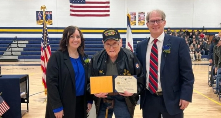 Американец в 99 лет получил аттестат об окончании школы