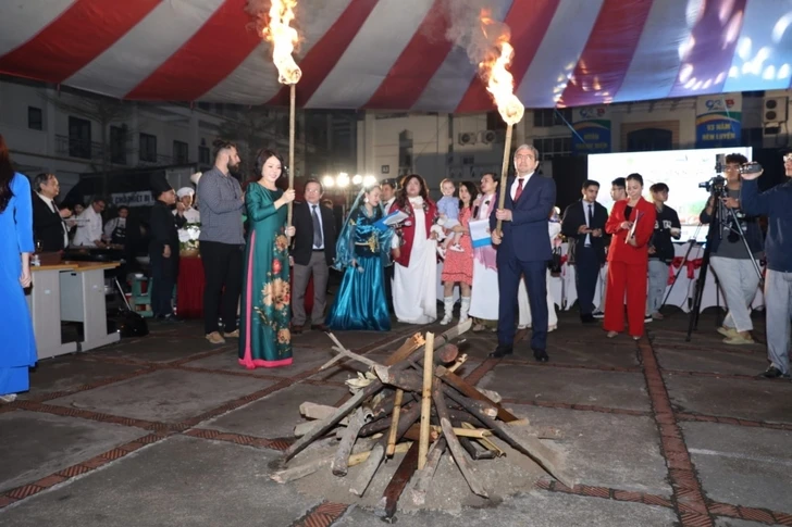 Посольства Азербайджана и Казахстана во Вьетнаме организовали праздничное торжество по случаю Новруза - ФОТО