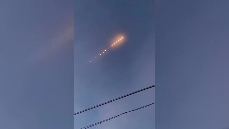 Метеорит, «дьявольская комета» или НЛО: в небе над Дальним Востоком запечатлели странный объект - ВИДЕО