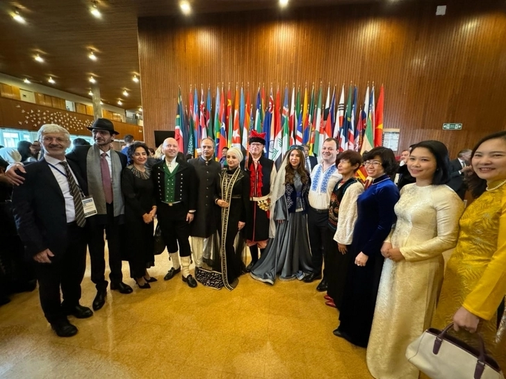 Постоянные представители впервые присутствовали на заседании ЮНЕСКО в национальных костюмах - ФОТО