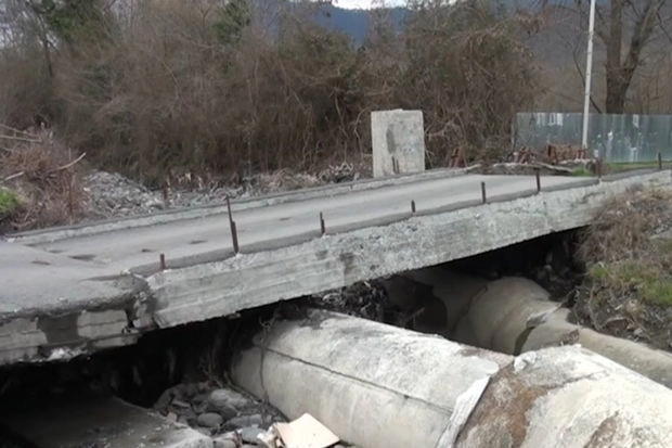 Мост в загатальском селе Юхары Тала находится в аварийном состоянии - ВИДЕО