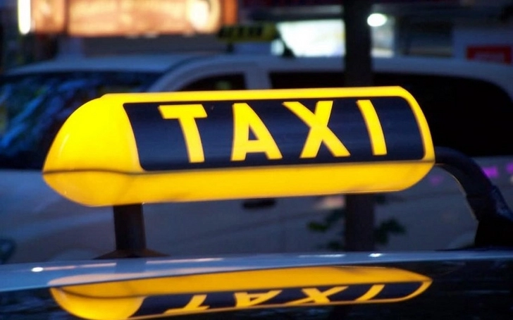 Таксистов обяжут устанавливать в салоне автомобиля видеокамеру и соответствовать экостандарту
