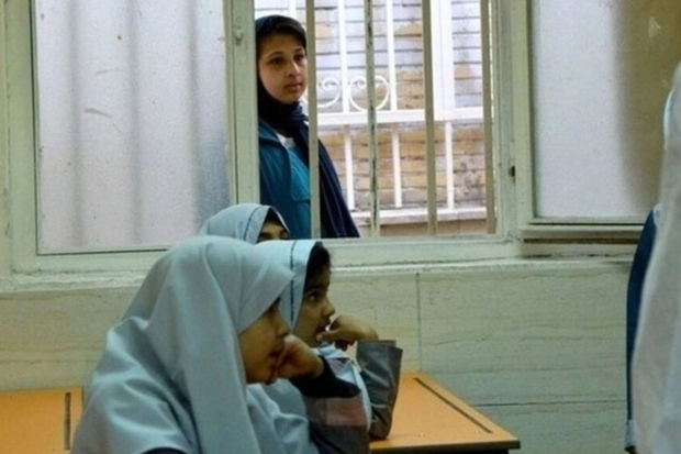 В Иране сотни тысяч школьников вынуждены были бросить учебу - ПРИЧИНА
