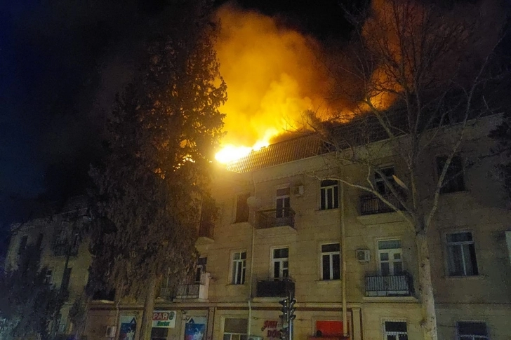 В Гяндже потушен пожар в жилом здании - ФОТО/ВИДЕО/ОБНОВЛЕНО