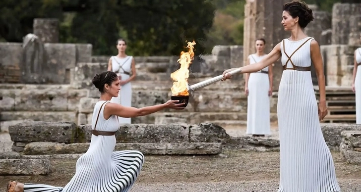 В Греции проходит церемония зажжения Олимпийского огня - ВИДЕО