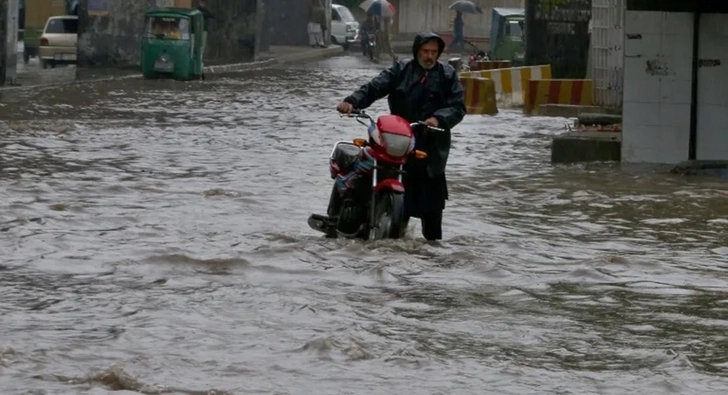Ливни и дожди стали причиной гибели десятков людей в Пакистане и Афганистане - ФОТО