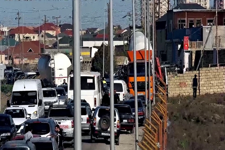На трассе в Баку перевернулся грузовик: обнародовано состояние пострадавших - ФОТО/ВИДЕО - ОБНОВЛЕНО