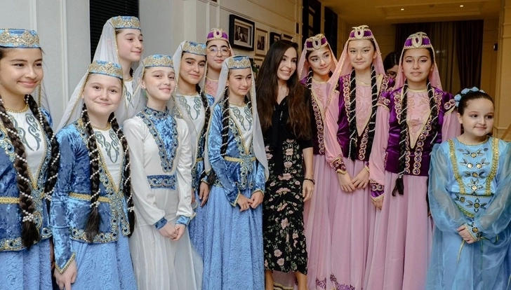 Лейла Алиева и Арзу Алиева посетили Детский центр музыки и искусства Sənət - ФОТО