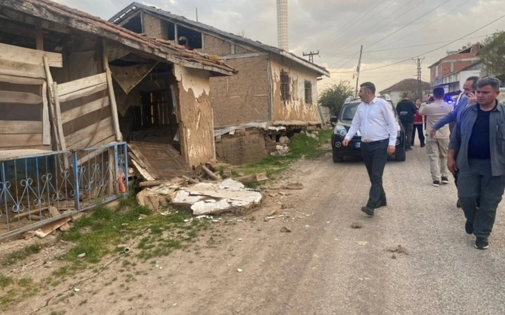 Ряд построек получил серьезные повреждения во время землетрясения в Турции - ВИДЕО/ОБНОВЛЕНО
