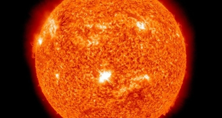 Астрономы зафиксировали на Солнце редчайший «четверной» мегавзрыв