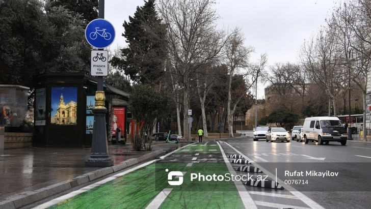 Почему при прокладке в Баку велосипедных полос не были учтены автобусные остановки? - ВИДЕО