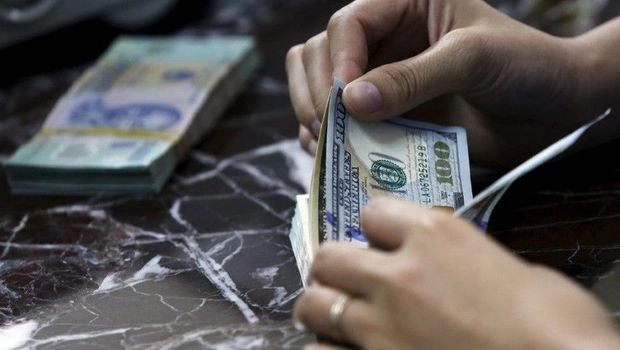 Иран запретил торговлю долларами в пунктах обмена валюты