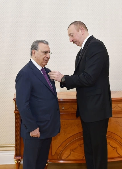 Президент наградил Рамиза Мехтиева – ФОТО