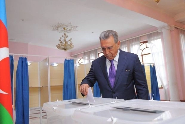 Рамиз Мехтиев проголосовал на выборах - ВИДЕО